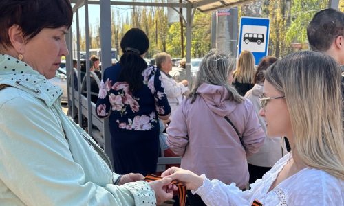 Студенты ВЭПИ раздали воронежцам георгиевские ленты