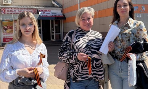 Студенты ВЭПИ раздали воронежцам георгиевские ленты