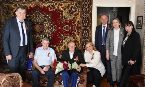 Сотрудники ВЭПИ поздравили ветеранов с наступающим Днём Победы
