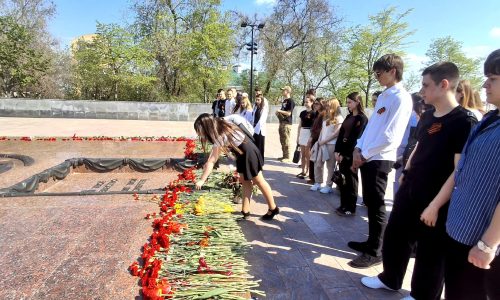 Студенты ВЭПИ на Площади Победы