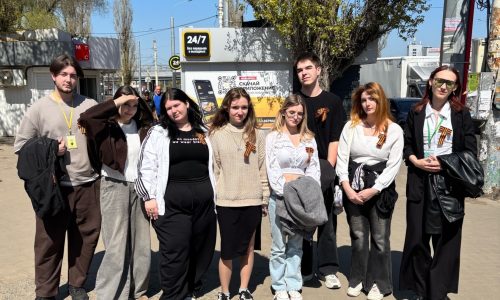 Студенты ВЭПИ раздали воронежцам георгиевские ленты