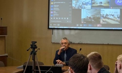 «По пояс в снегу за знаниями: история становления ВЭПИ»